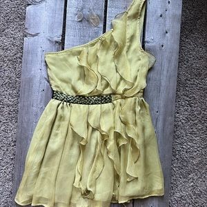 Buckle boutique size large. Worn a few times. Great condition.